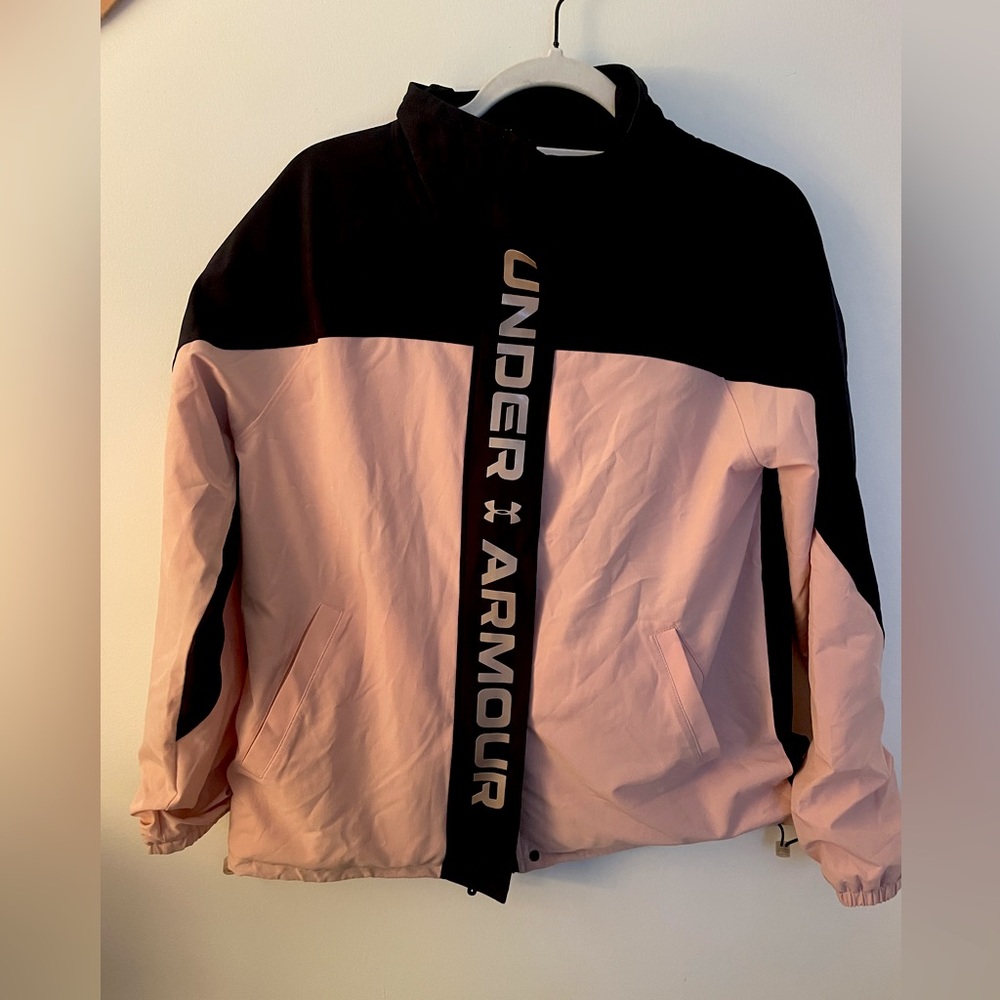Under armour women’s windbreaker- size small loose fit